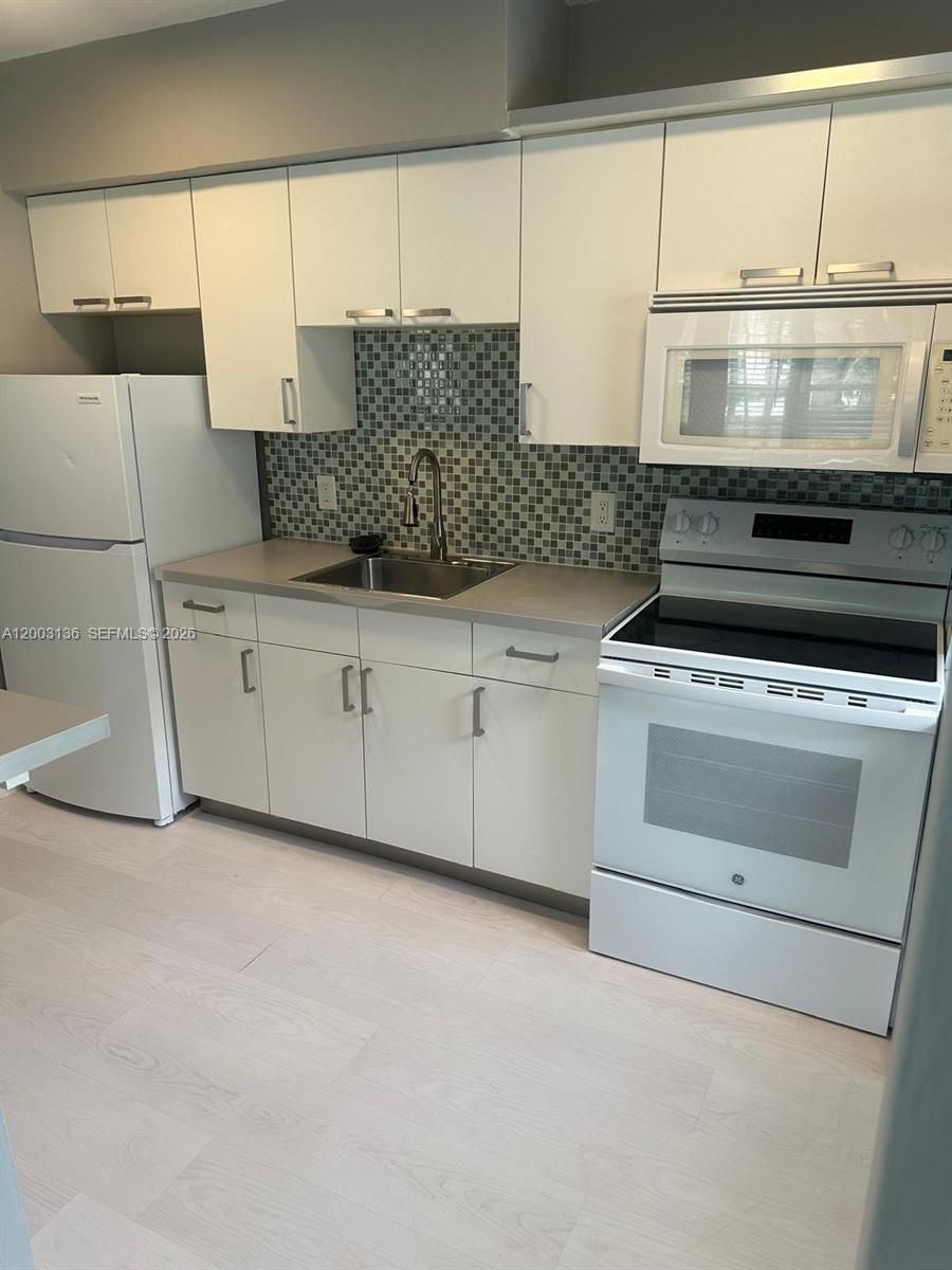 EVERGLADE LAND SALES CO - Residential Lease