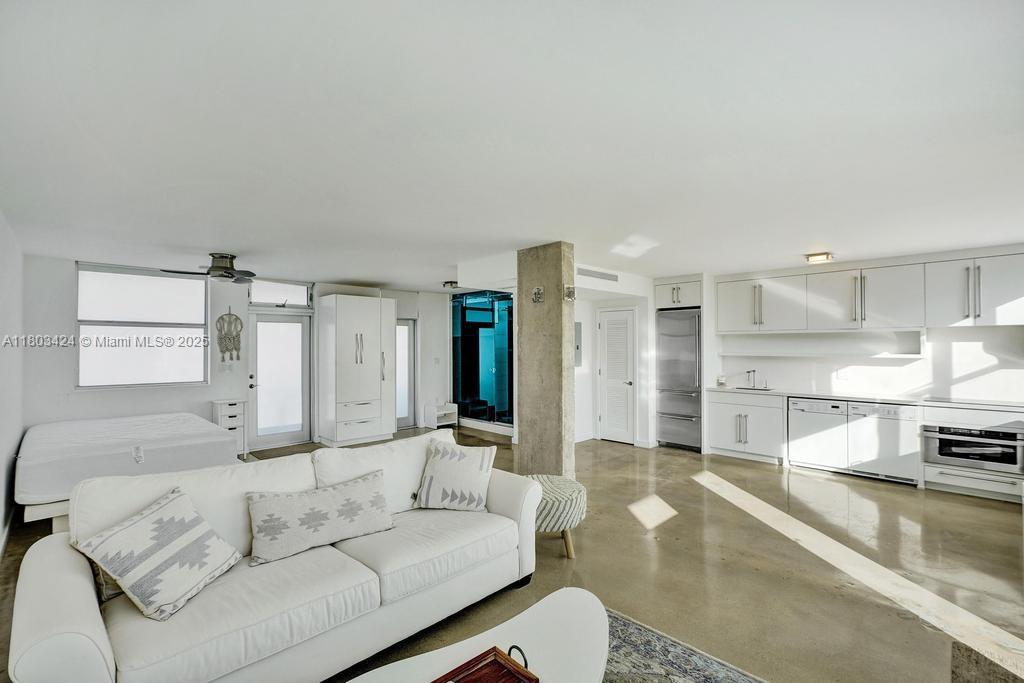 Rental Property at 301 Ocean Dr 402, Miami Beach, Miami-Dade County, Florida - Bathrooms: 1  - $3,200 MO.