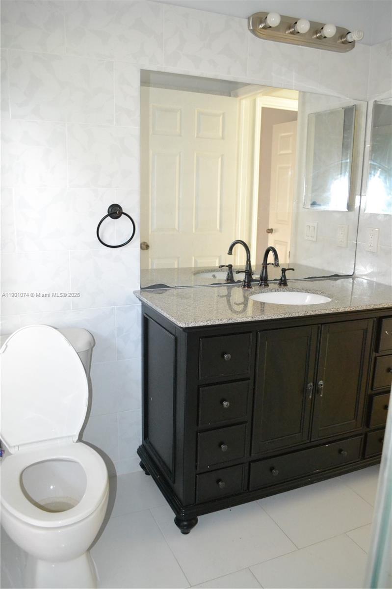 LAKES BY THE BAY DAY - Residential Lease