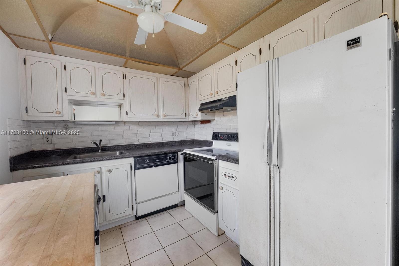KINGS POINT SAXONY CONDOS - Residential