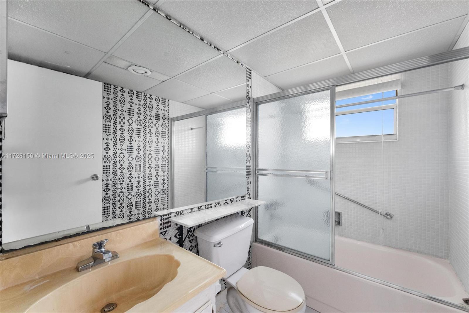 KINGS POINT SAXONY CONDOS - Residential