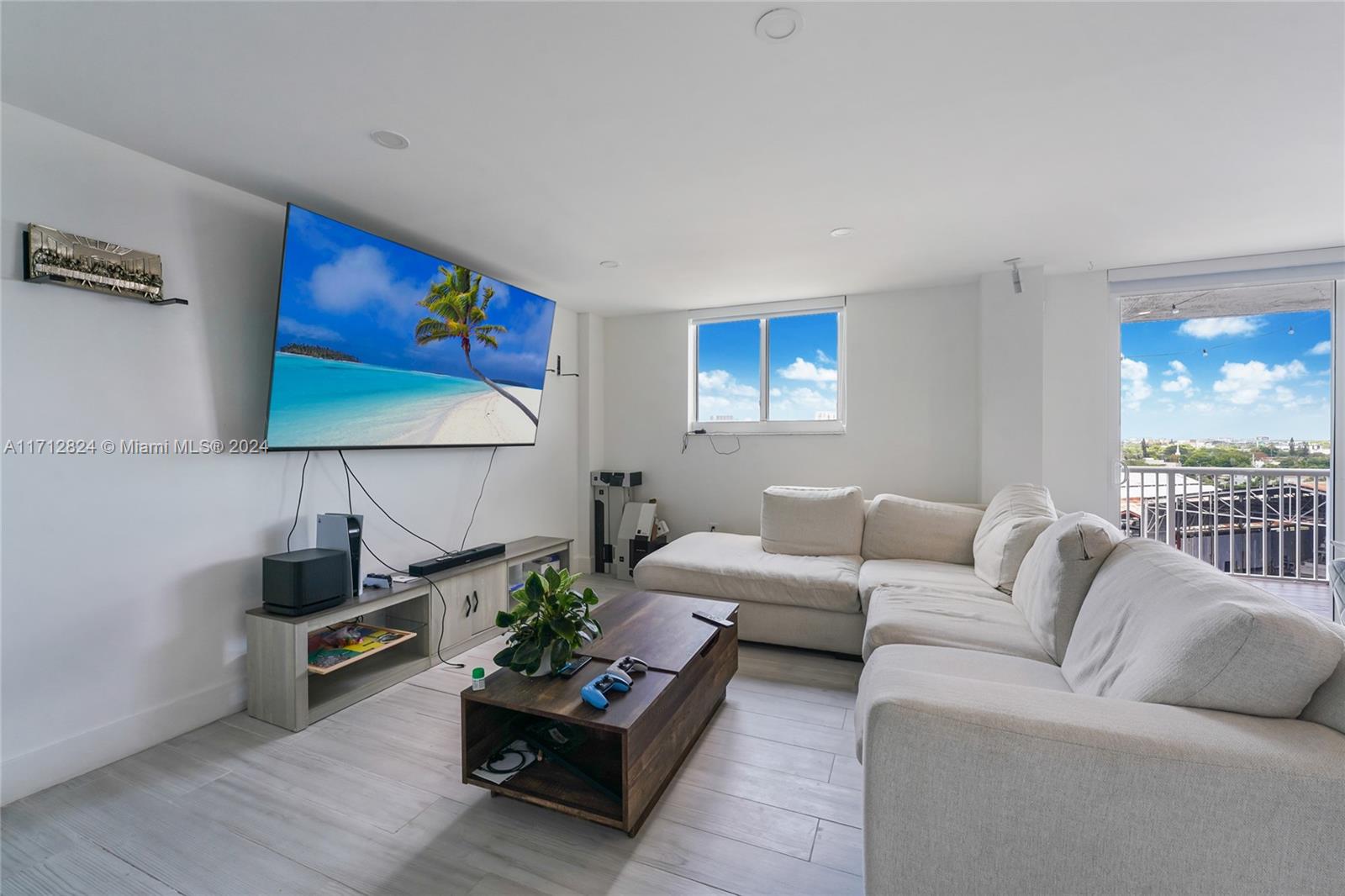 1800 Nw 24th Ave 911, Miami, Broward County, Florida - 3 Bedrooms  
2 Bathrooms - 