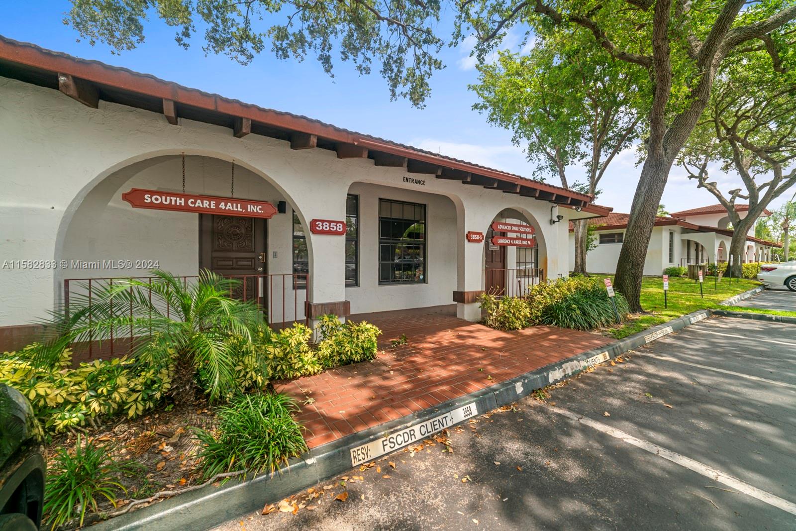 Office Suite available in Highly Desirable Emerald Village Professional Plaza. Permitted usage is Medical or Professional. Contains space for multiple offices and/or exam rooms. Restroom is large and ADA Compliant. Exterior grounds are well maintained and manicured by the Association, have excellent lighting, well secured, and plenty of overflow parking.