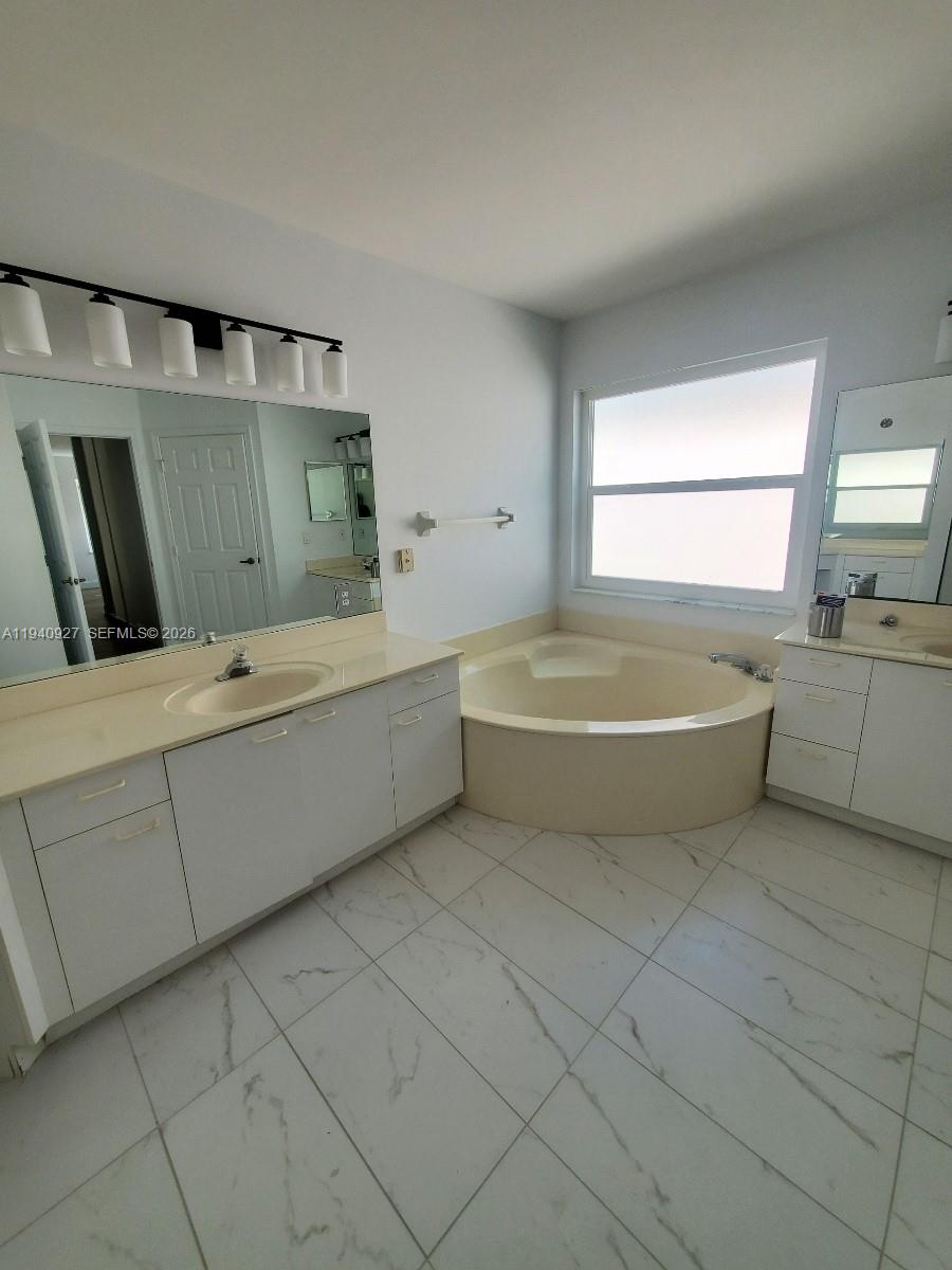 TOWNGATE - Residential