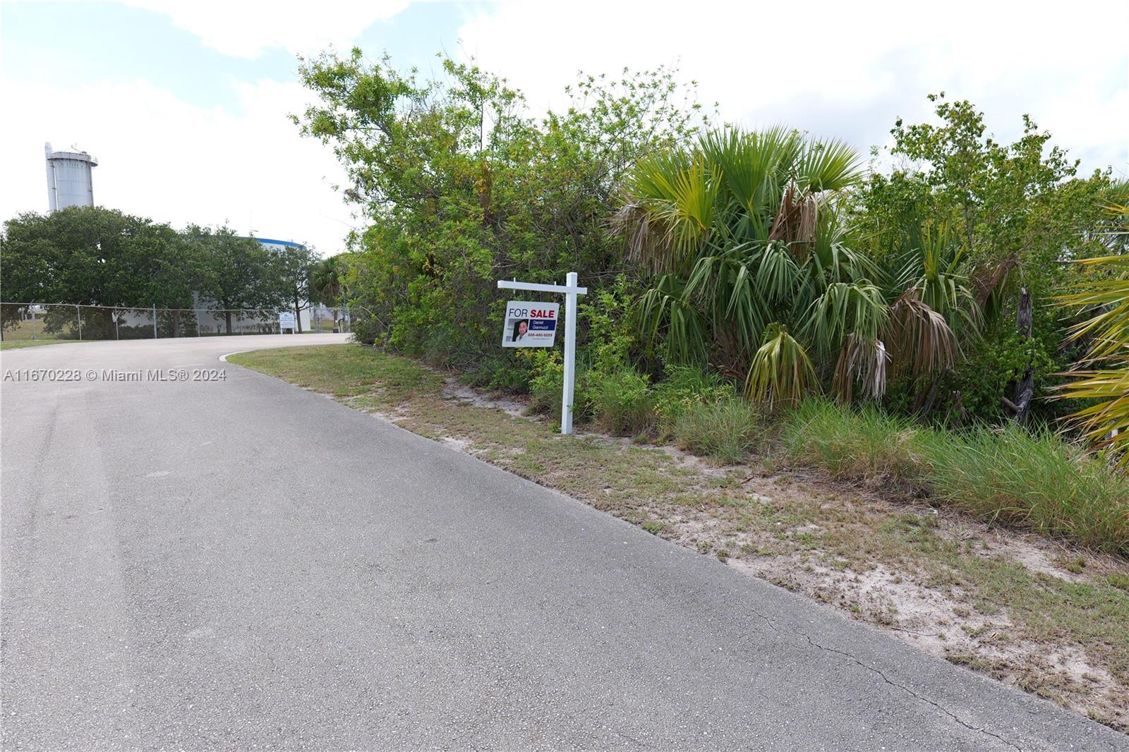 HOBE SOUND - Land