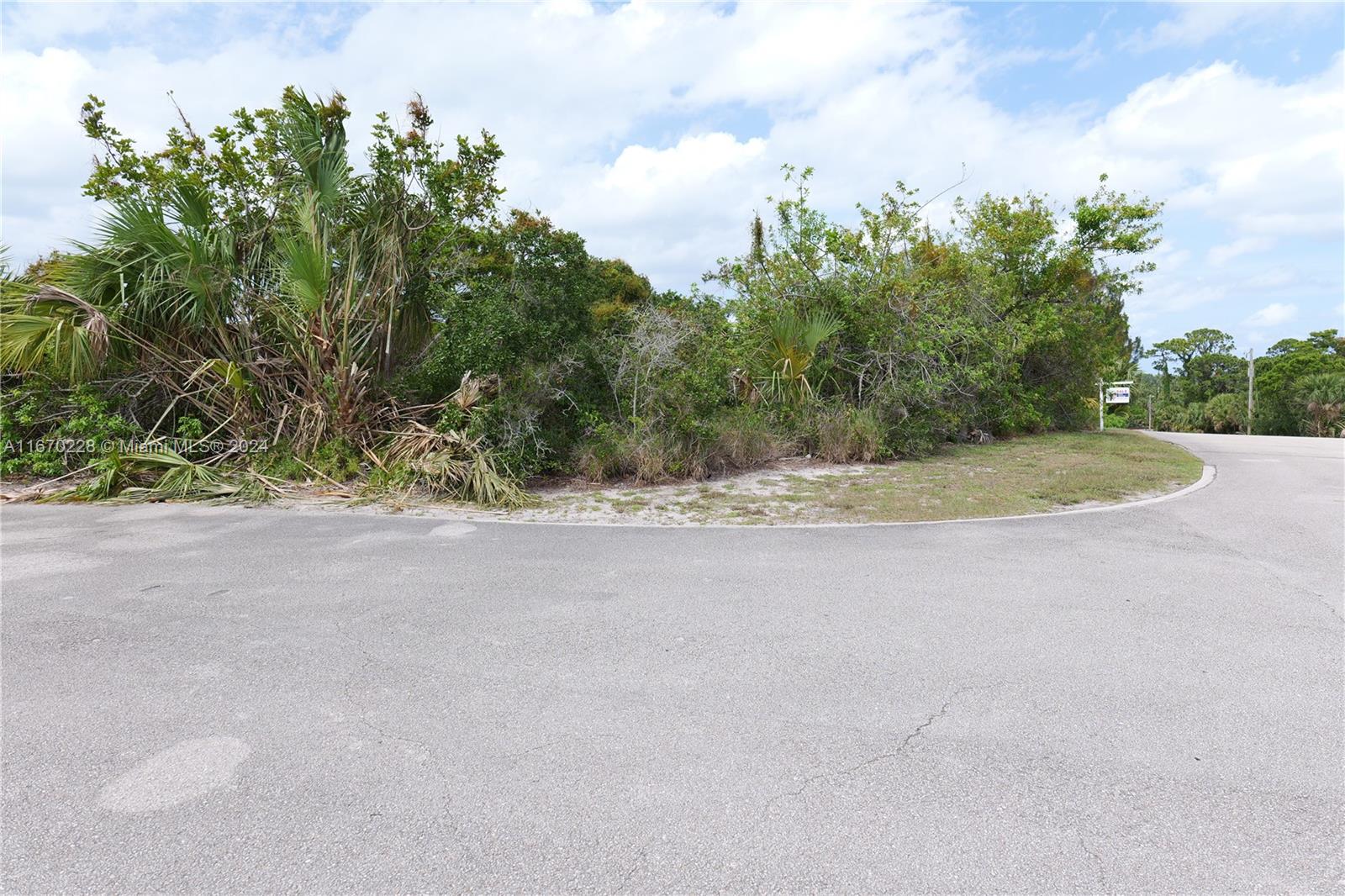 HOBE SOUND - Land