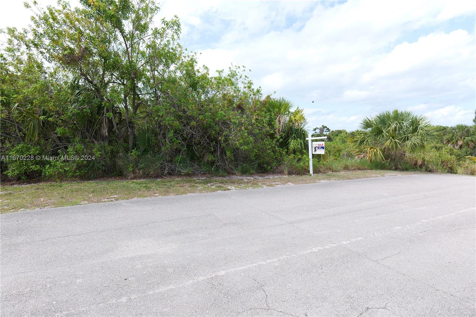 HOBE SOUND - Land