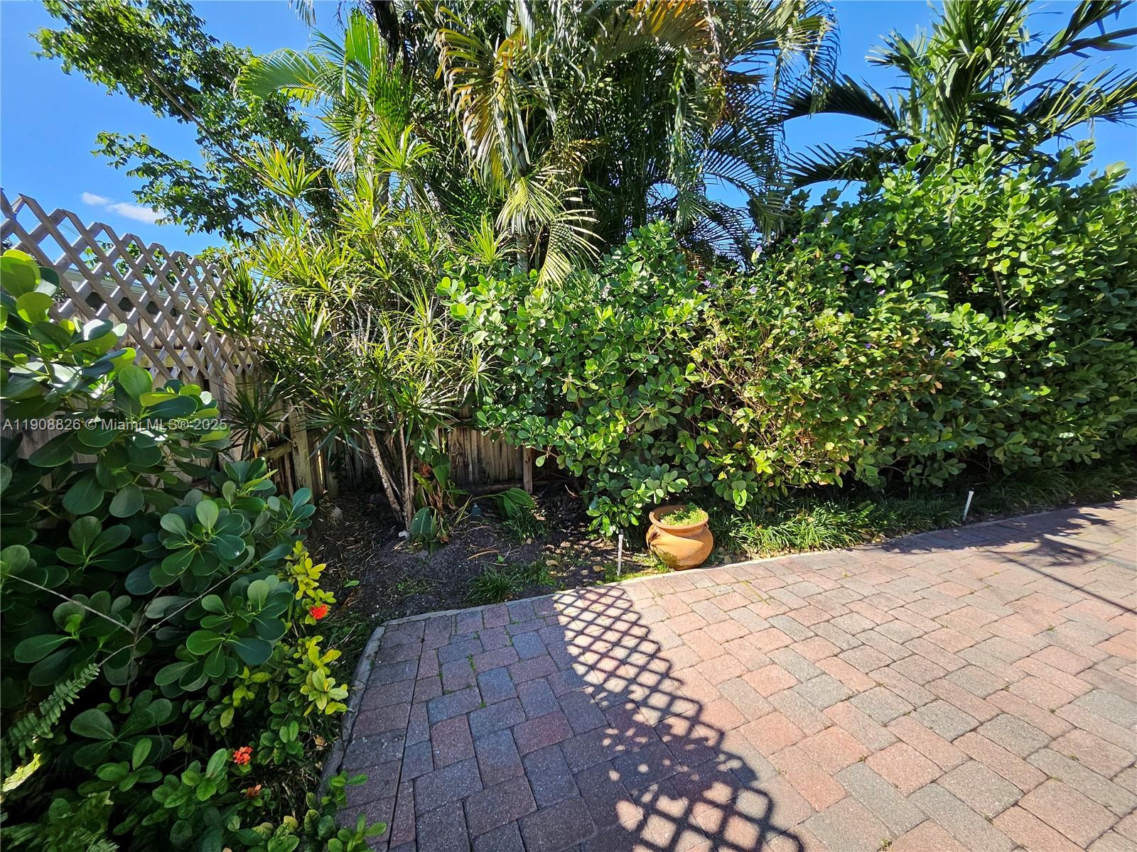 CORAL GARDENS - Residential Lease