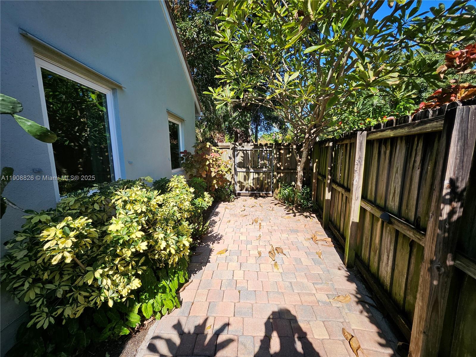 CORAL GARDENS - Residential Lease