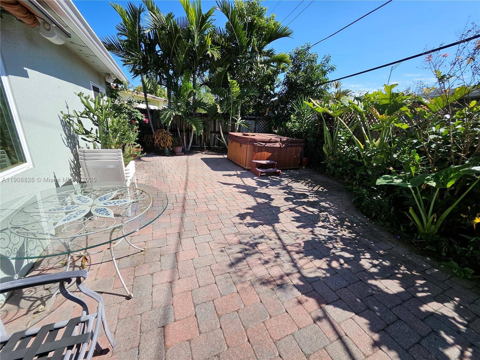 CORAL GARDENS - Residential Lease