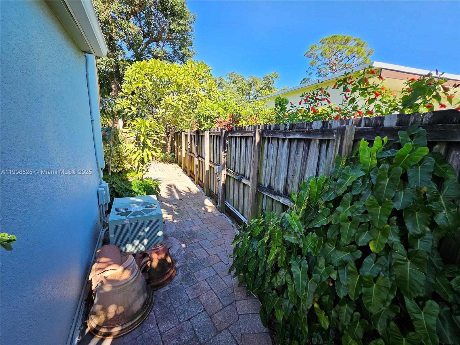 CORAL GARDENS - Residential Lease