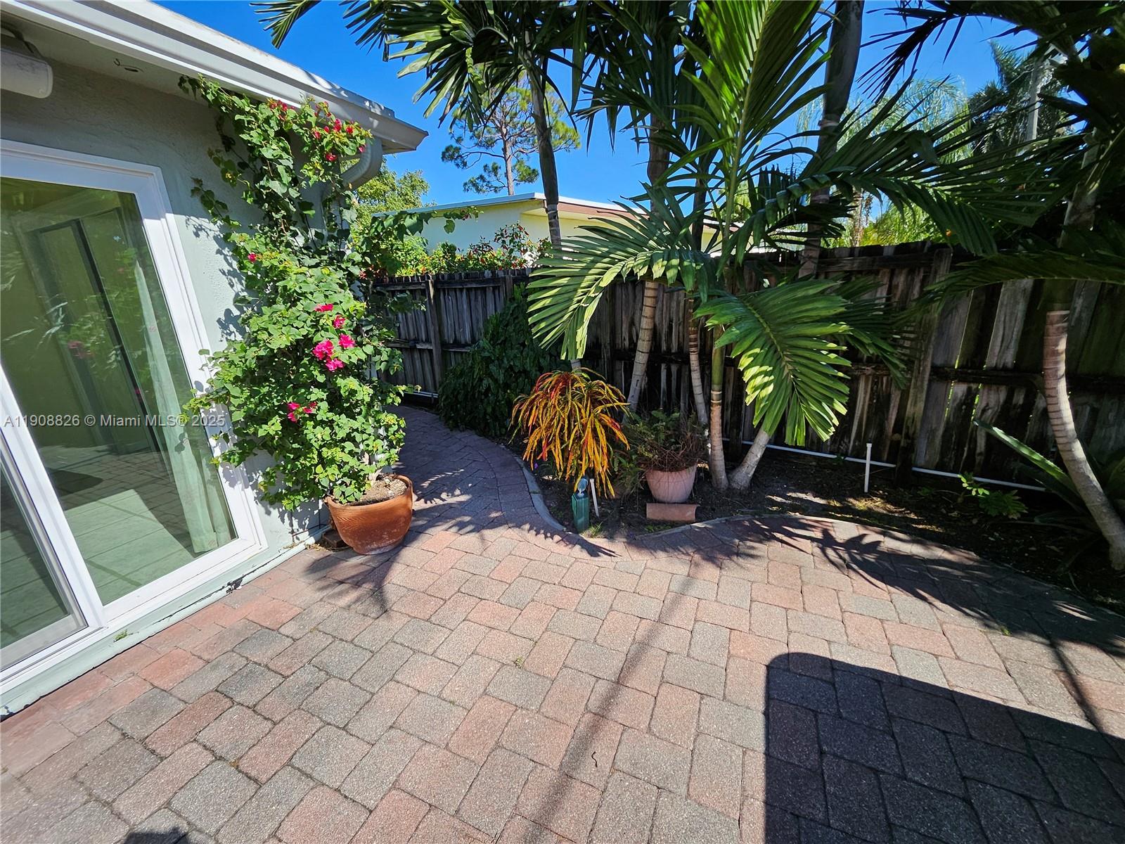 CORAL GARDENS - Residential Lease