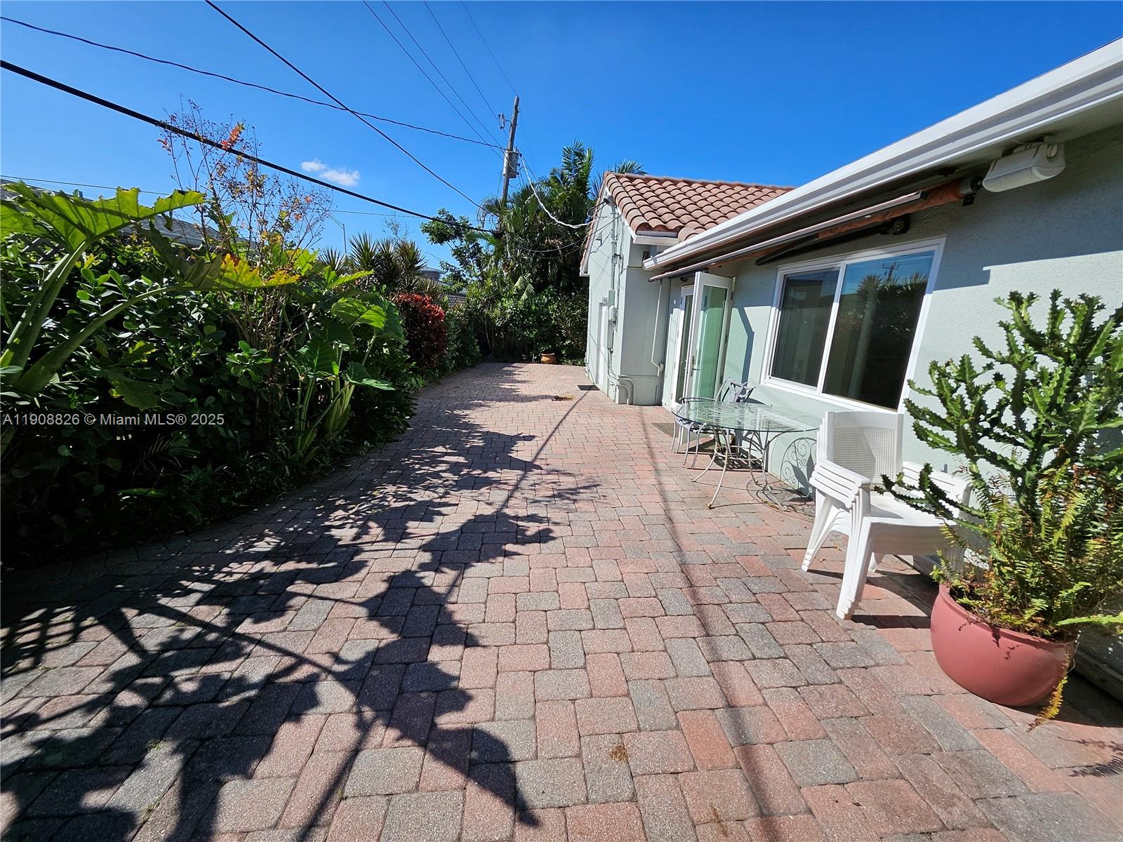 CORAL GARDENS - Residential Lease