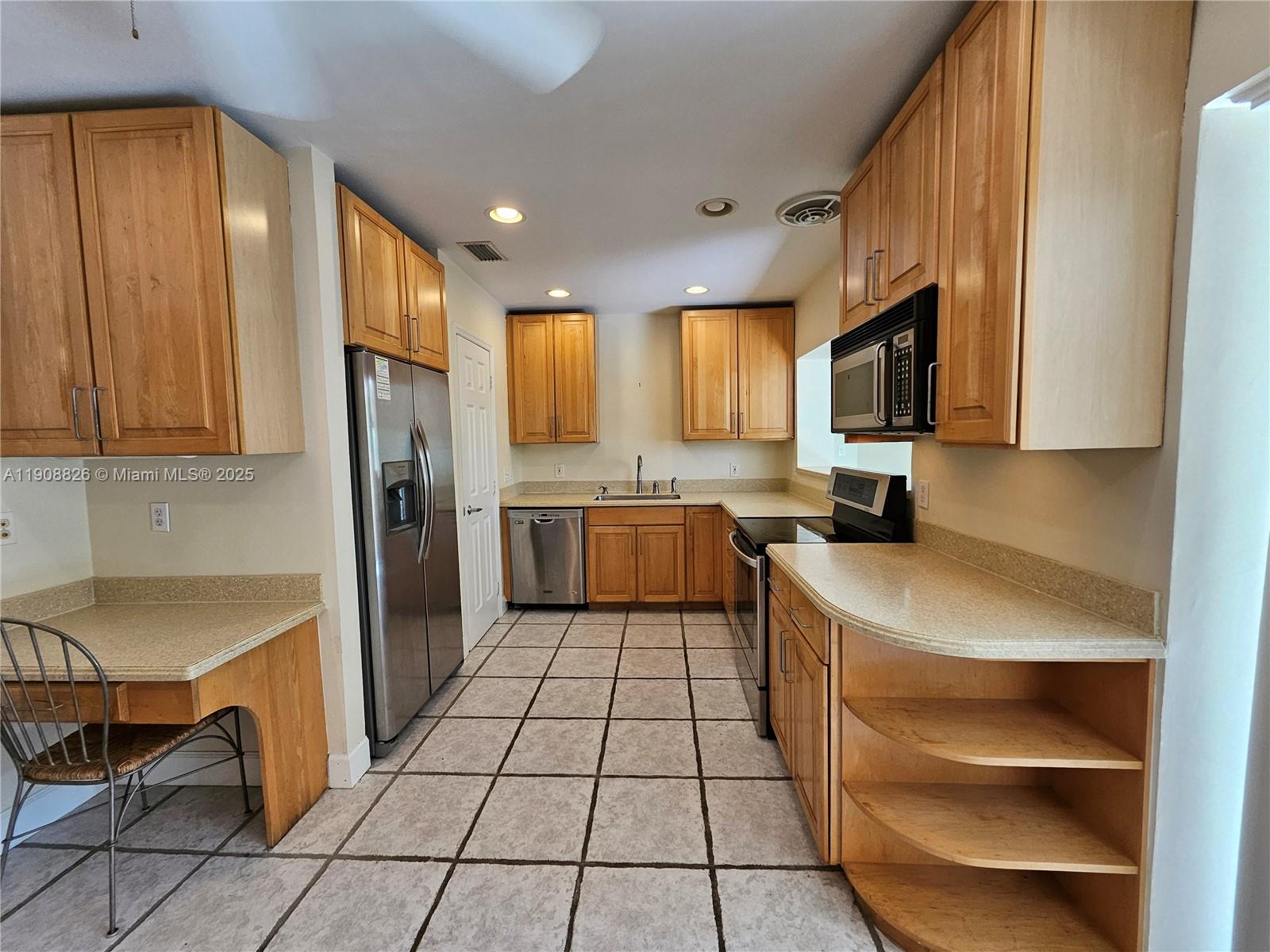 CORAL GARDENS - Residential Lease