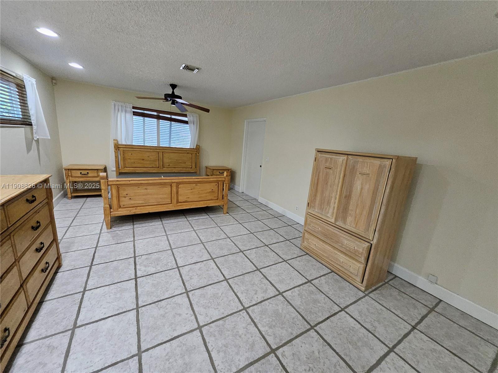 CORAL GARDENS - Residential Lease