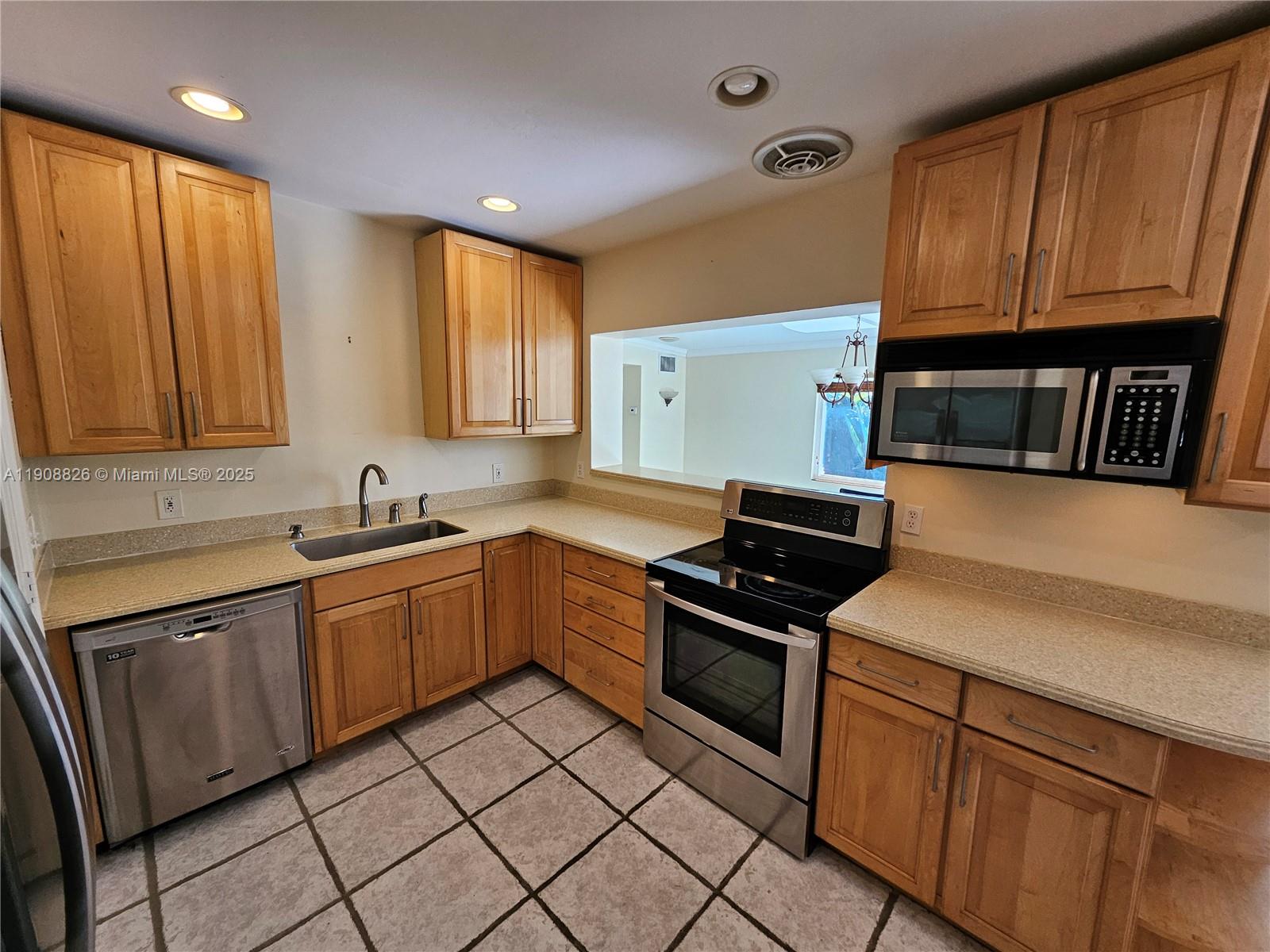 CORAL GARDENS - Residential Lease