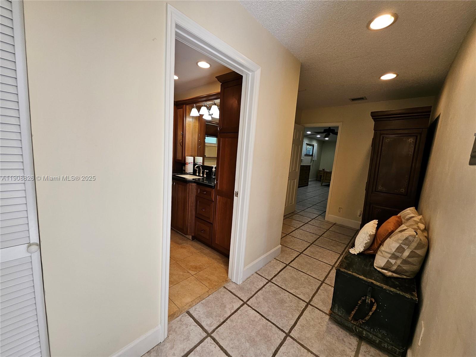 CORAL GARDENS - Residential Lease