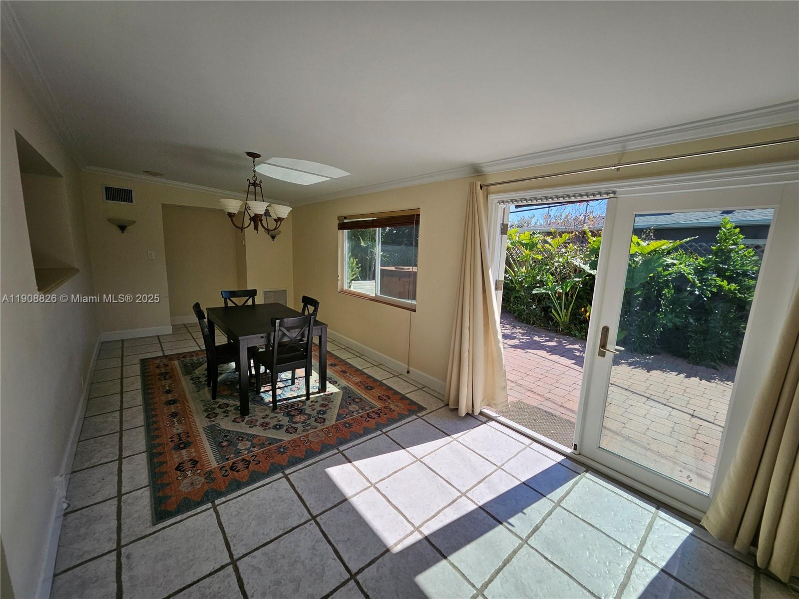 CORAL GARDENS - Residential Lease