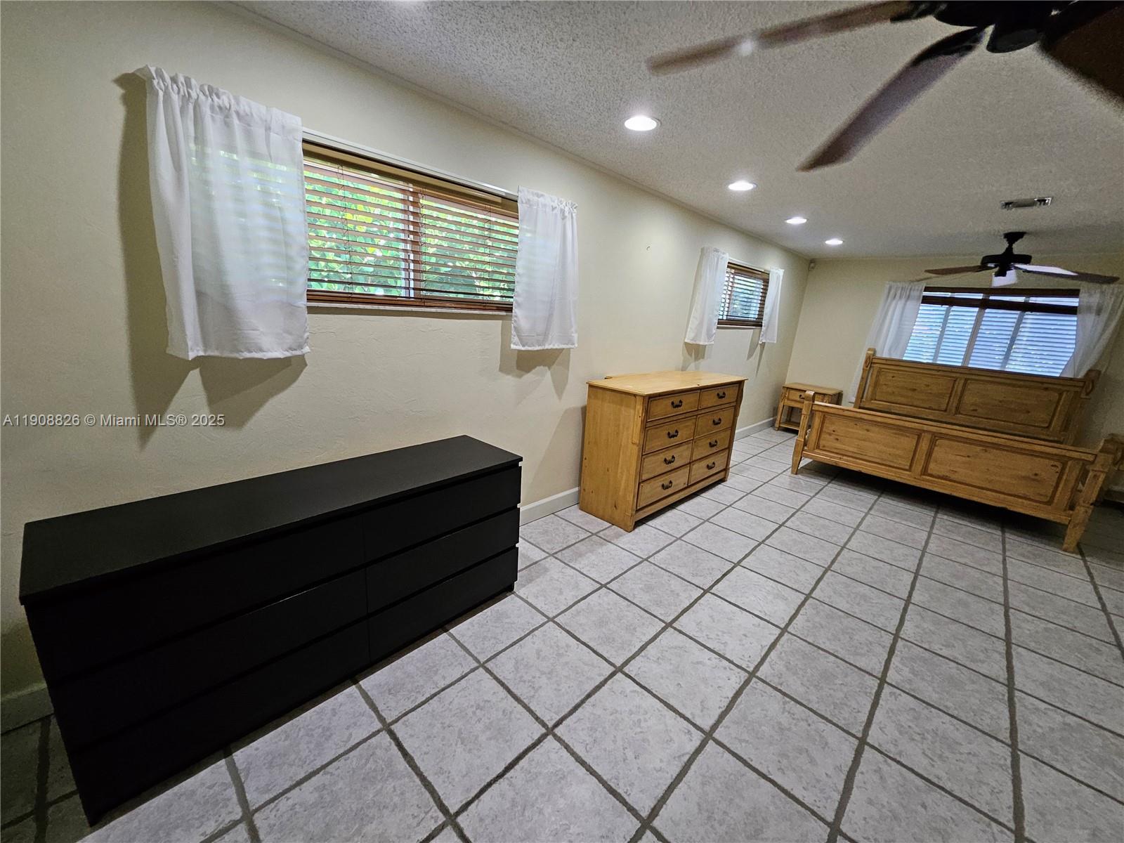 CORAL GARDENS - Residential Lease