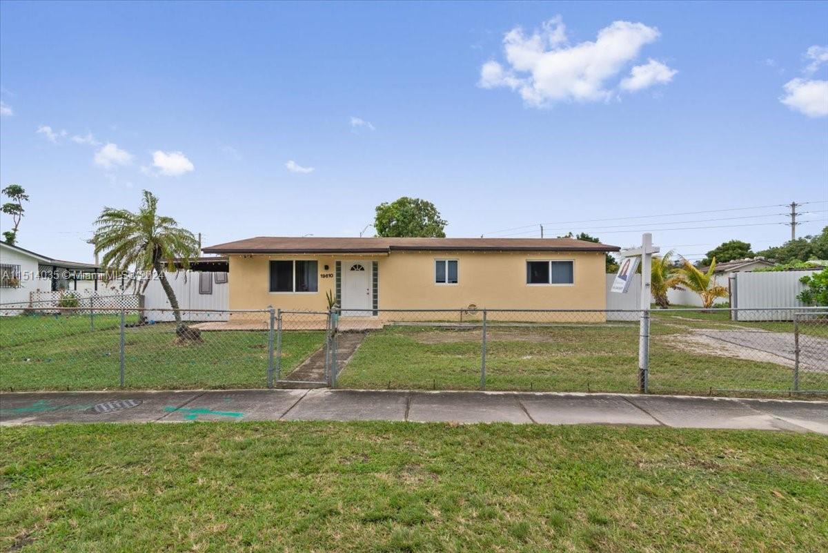 Property for Sale at 19610 Sw 121st Ave, Miami, Broward County, Florida - Bedrooms: 5 
Bathrooms: 3  - $599,000