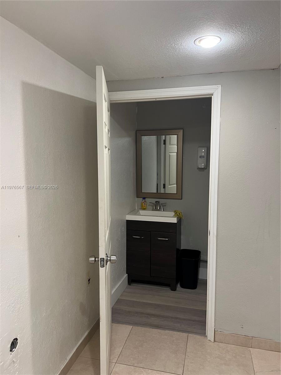 REV OF REV FEC ADDN HIALE - Residential Lease