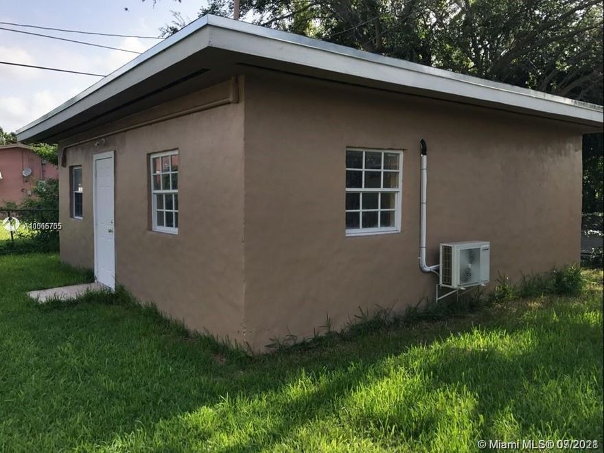 Detached rear duplex with utilities included for rent! Features include tile floors, stainless steel range & microwave, remodeled bathroom, walk-in-closet and small patio for barbecue. Unit has its own entrance and two parking spaces. **WATER AND ELECTRICITY ARE INCLUDED IN THE MONTHLY RENT**