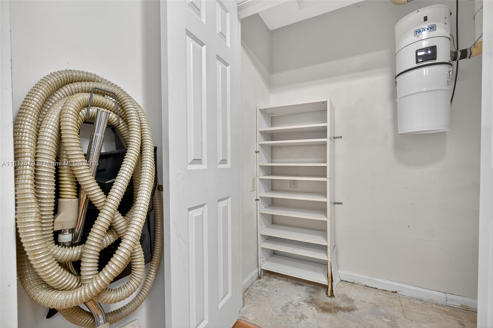 VILLAS AT MANGROVE BAY CO - Residential