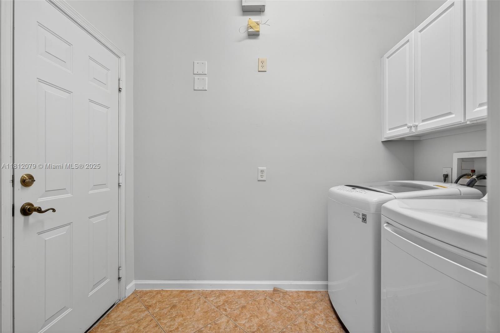 VILLAS AT MANGROVE BAY CO - Residential