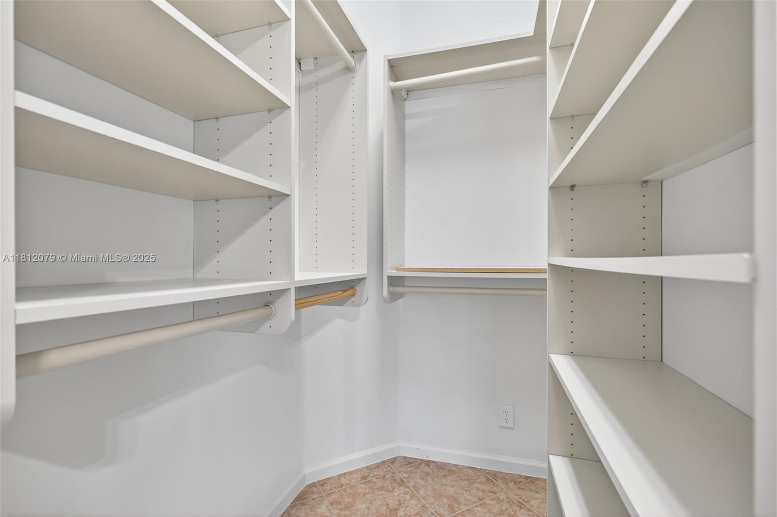 VILLAS AT MANGROVE BAY CO - Residential