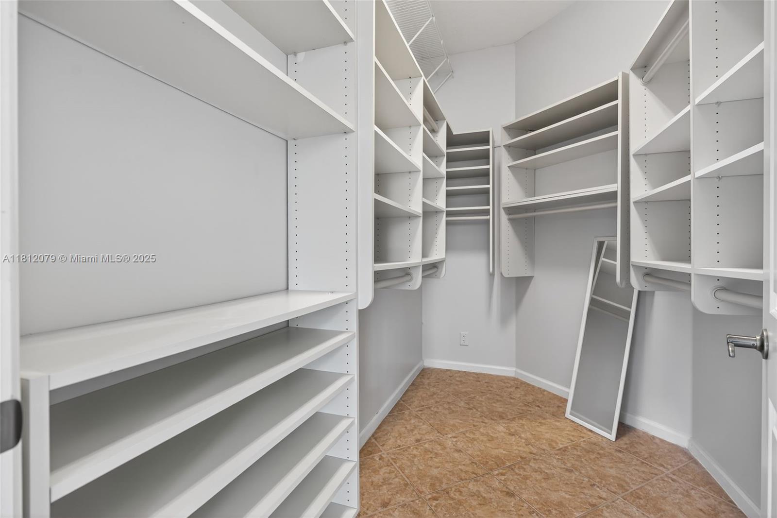 VILLAS AT MANGROVE BAY CO - Residential