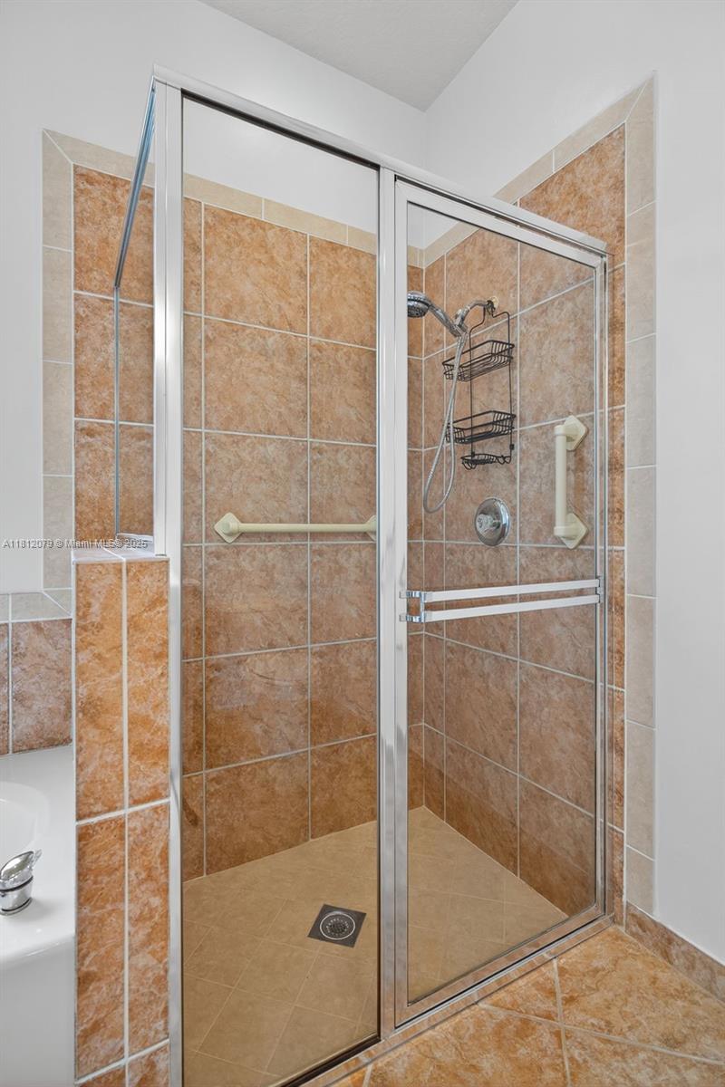 VILLAS AT MANGROVE BAY CO - Residential