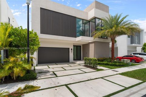 10459 NW 68th Ter Doral FL 33178