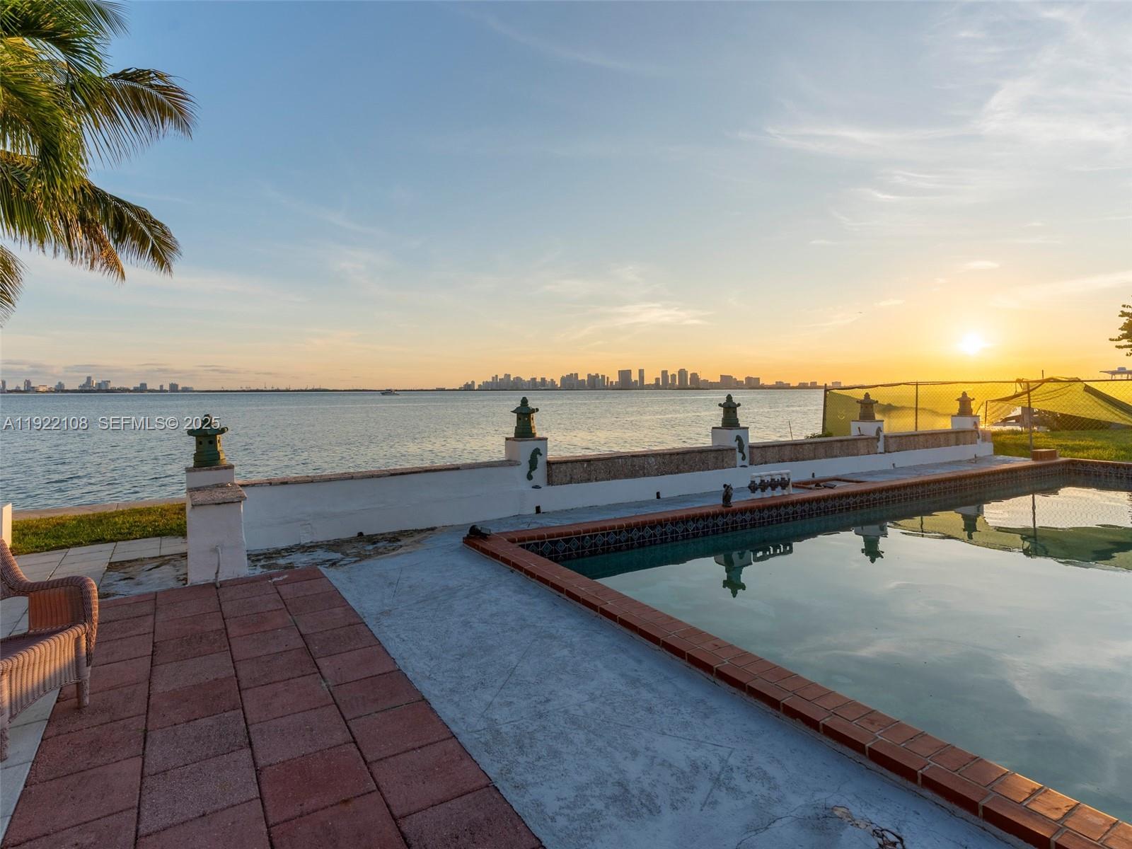 TREASURE ISLAND - Residential