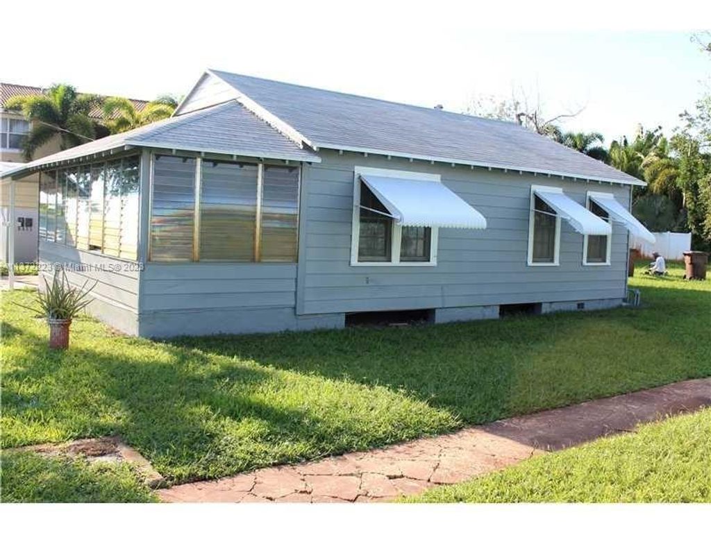 Photo of 1279 NE 32nd St #HOUSE, Oakland Park, FL 33334 (MLS # A11372223)