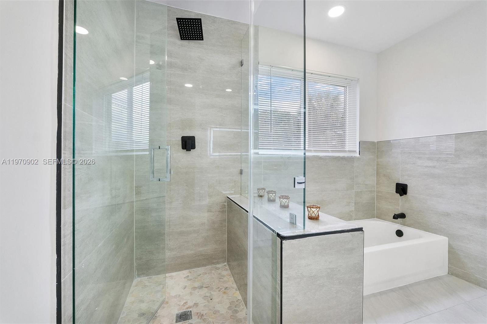 PLAZA ESTATES 3RD SEC - Residential