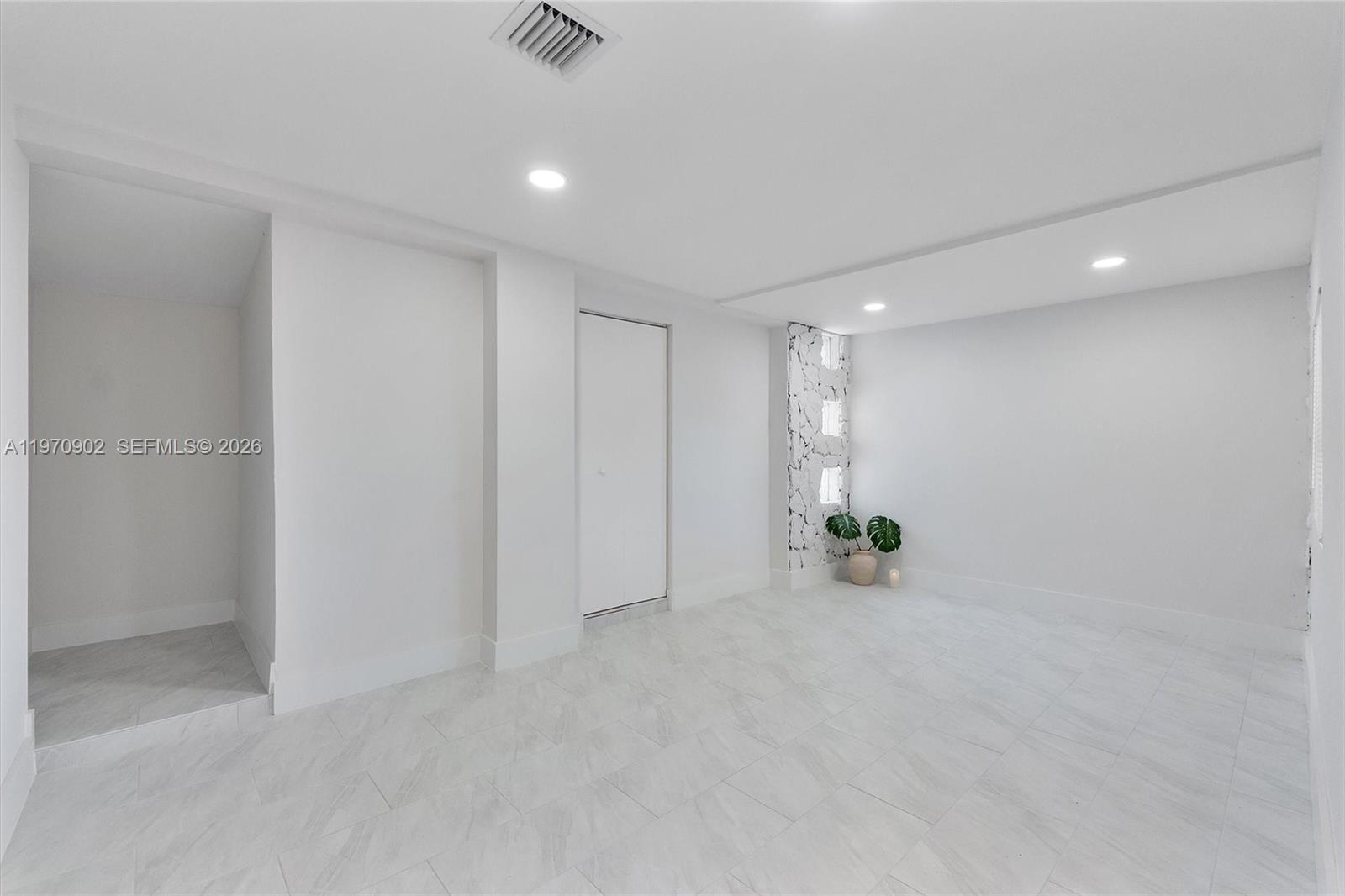 PLAZA ESTATES 3RD SEC - Residential