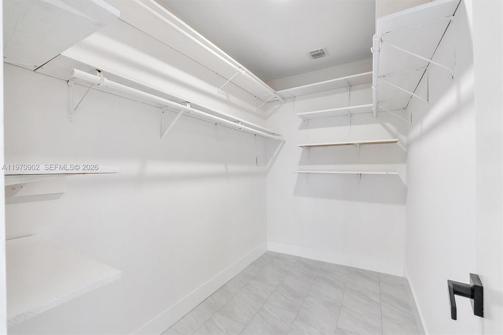 PLAZA ESTATES 3RD SEC - Residential