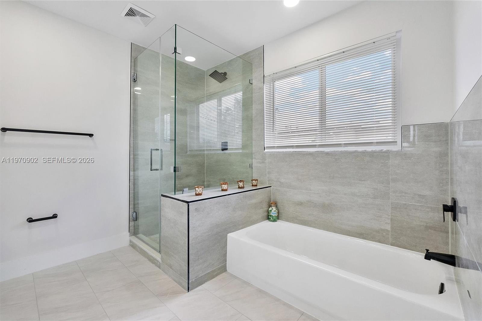 PLAZA ESTATES 3RD SEC - Residential