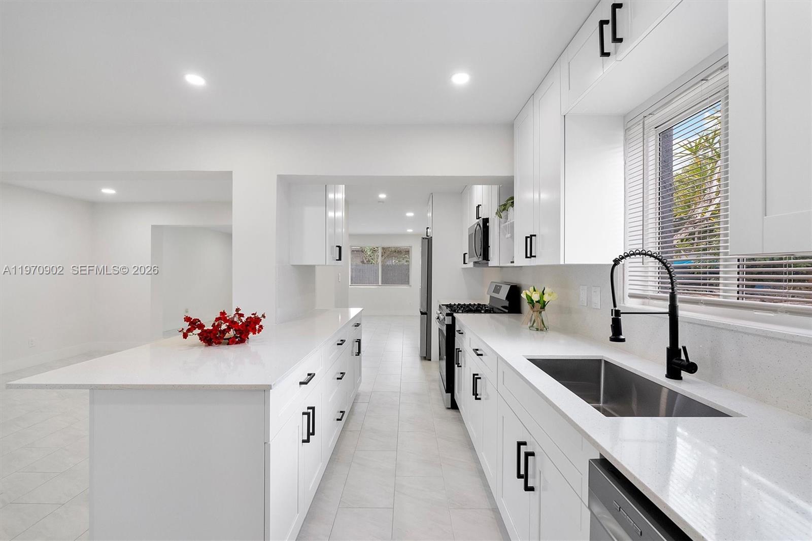 PLAZA ESTATES 3RD SEC - Residential