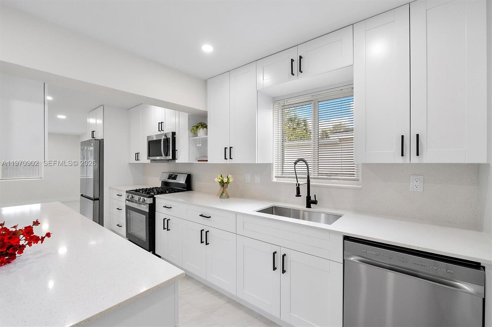 PLAZA ESTATES 3RD SEC - Residential