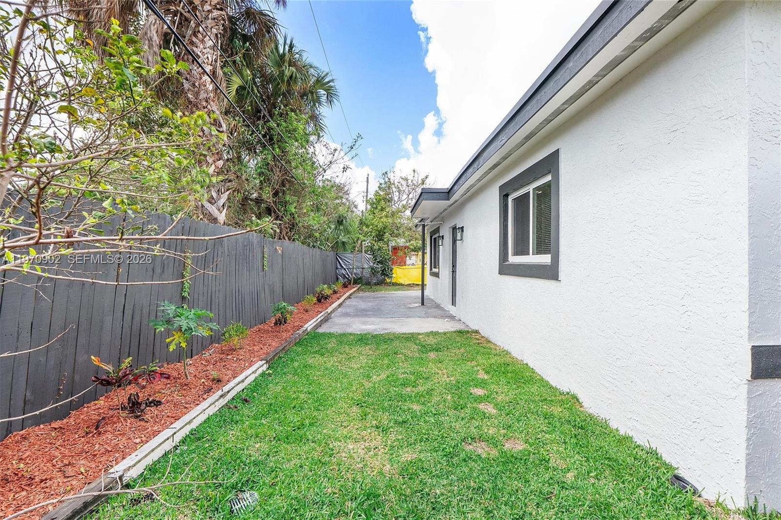 PLAZA ESTATES 3RD SEC - Residential