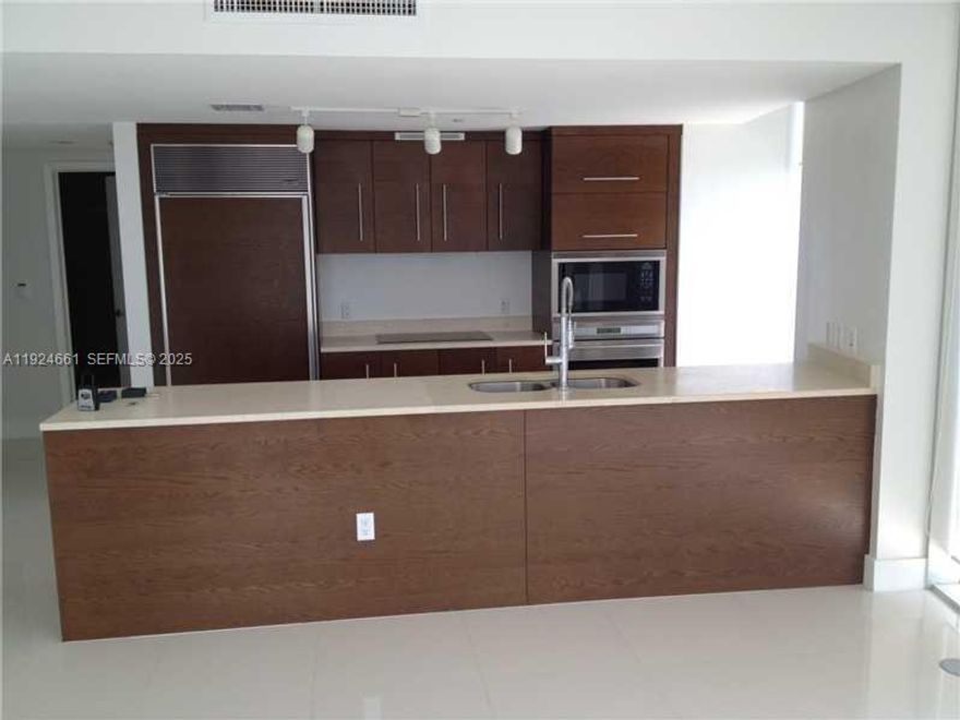 Beautiful Unit! MUST SEE !!!!!!!!