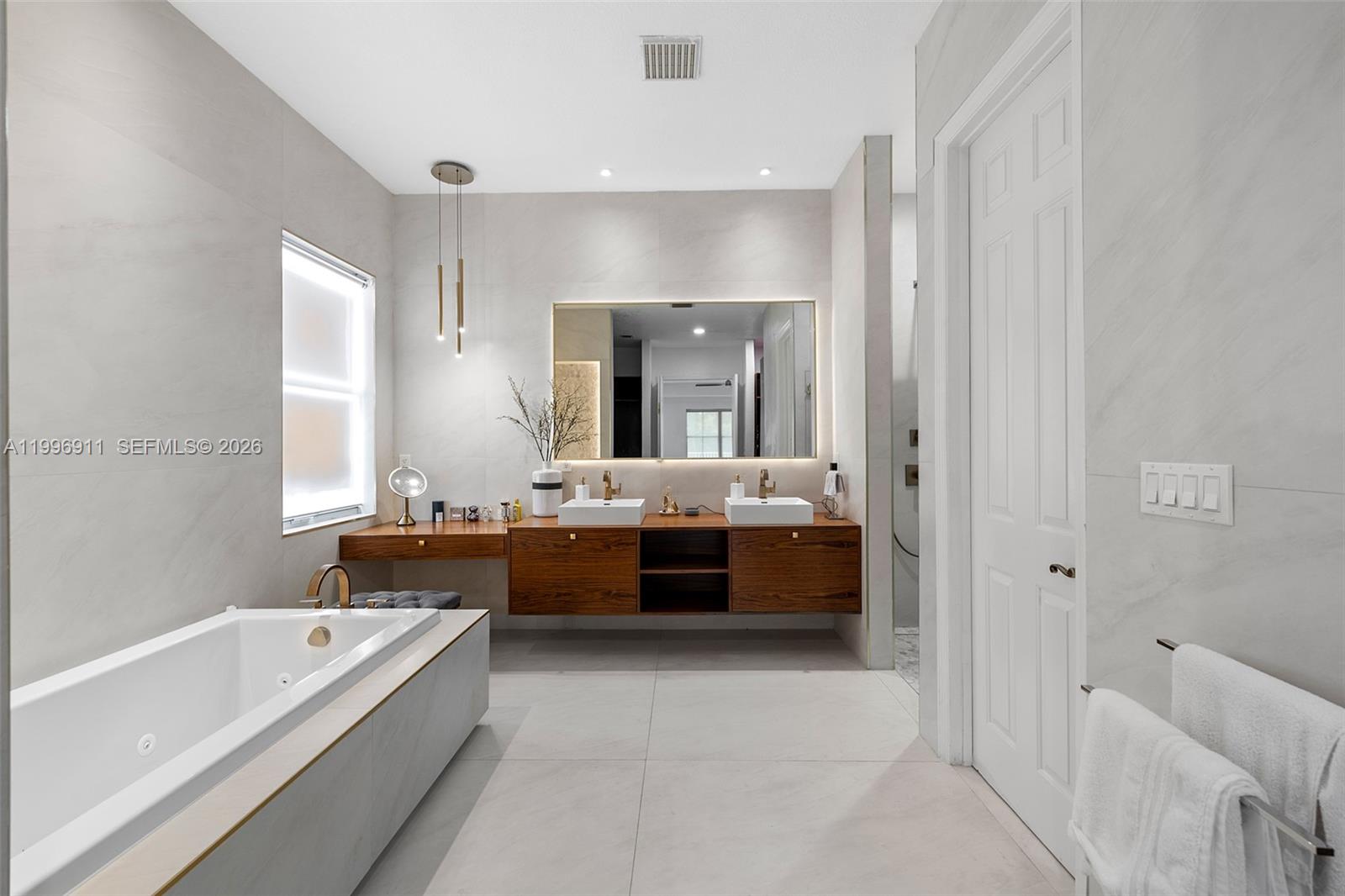 ISLES AT WESTON - Residential Lease