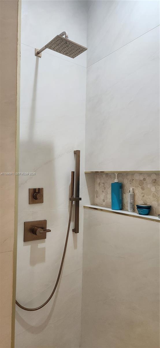 ISLES AT WESTON - Residential Lease