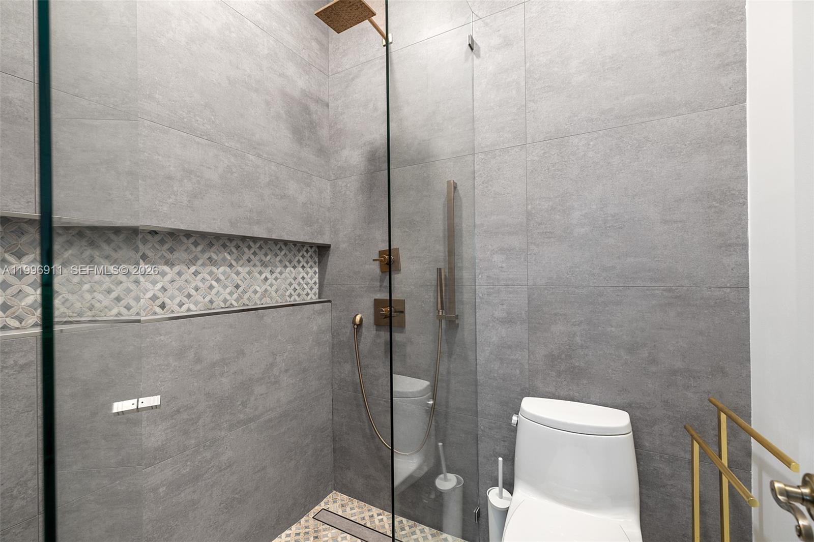 ISLES AT WESTON - Residential Lease