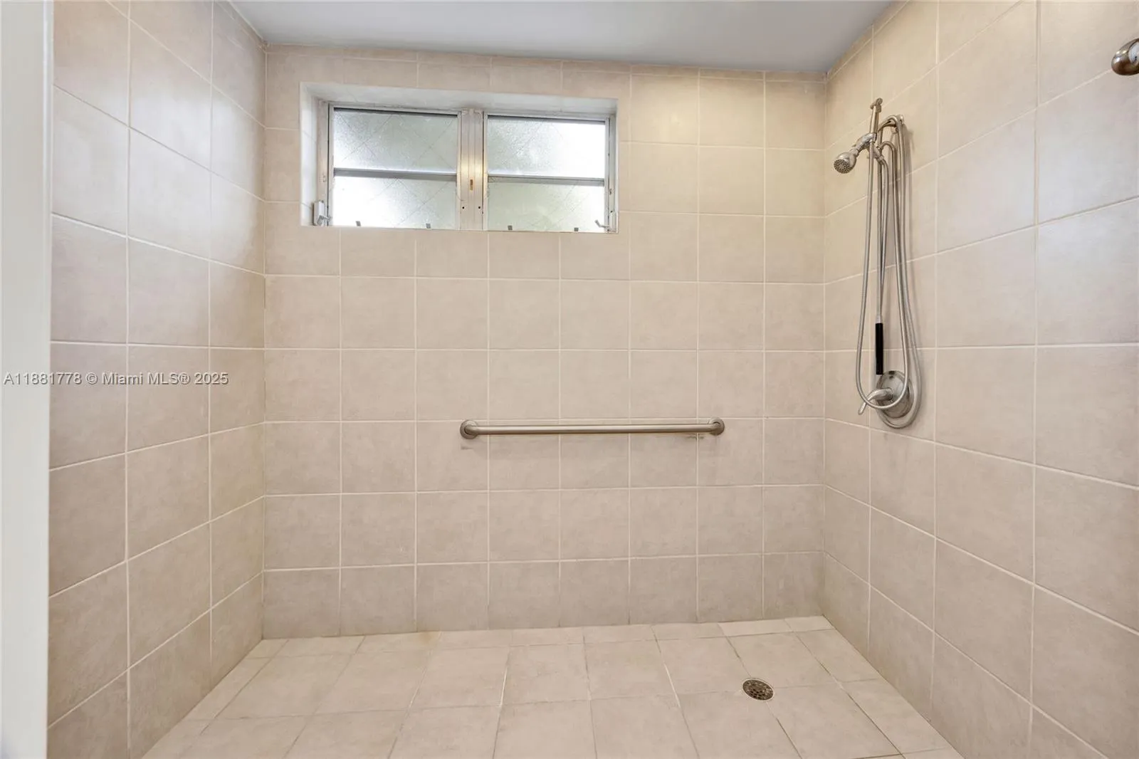 Coral Gables, Florida 33134, United States, 5 Bedrooms Bedrooms, ,3 BathroomsBathrooms,Residential,Active,213571