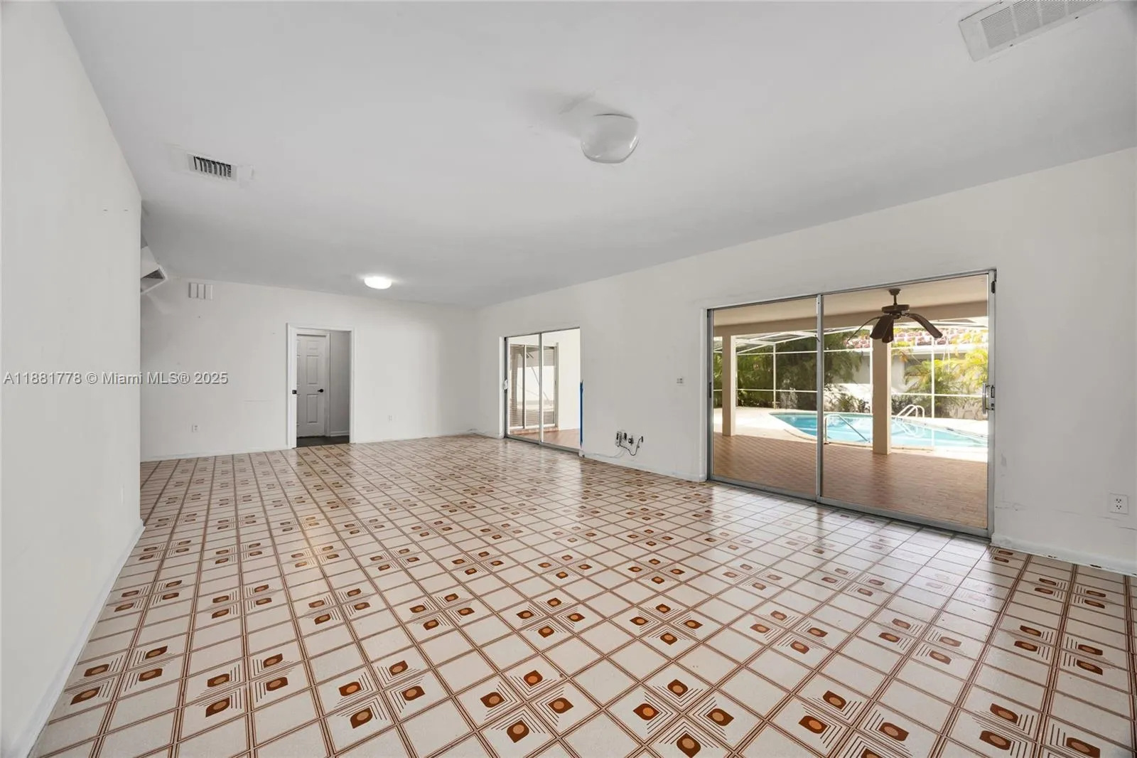 Coral Gables, Florida 33134, United States, 5 Bedrooms Bedrooms, ,3 BathroomsBathrooms,Residential,Active,213571