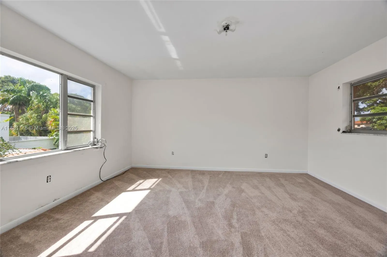 Coral Gables, Florida 33134, United States, 5 Bedrooms Bedrooms, ,3 BathroomsBathrooms,Residential,Active,213571