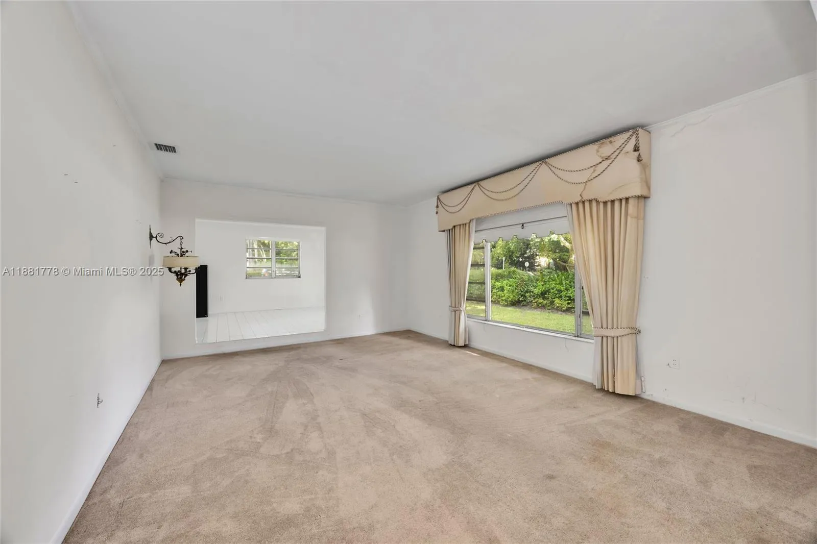 Coral Gables, Florida 33134, United States, 5 Bedrooms Bedrooms, ,3 BathroomsBathrooms,Residential,Active,213571