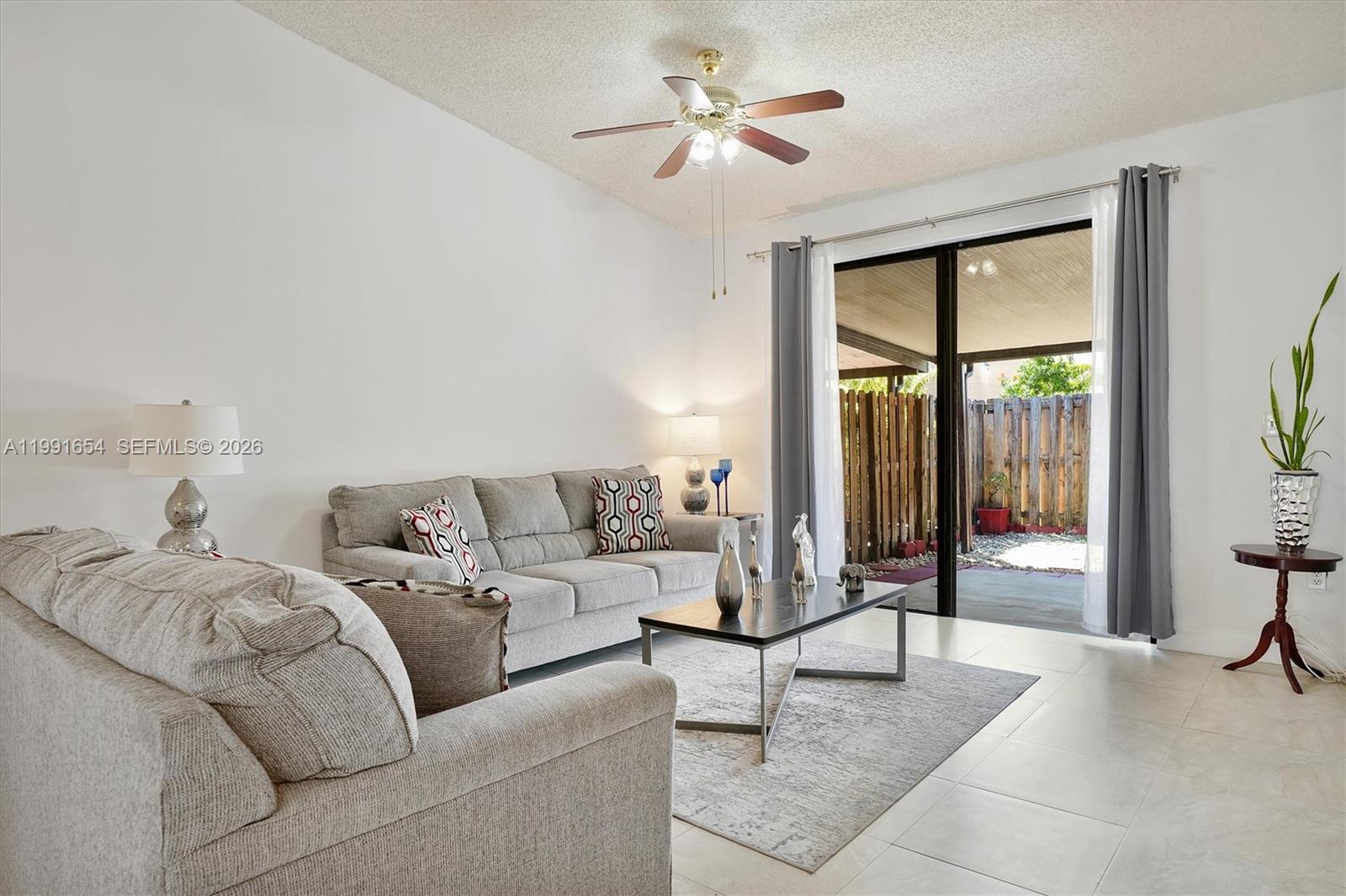 COUNTRY LAKE MANORS TOWNH - Residential